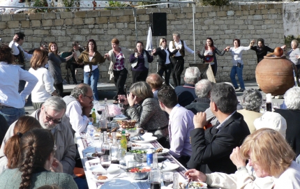 Традиционный праздник виноградной лозы в кипрской деревне Килани