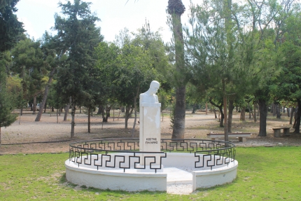 Памятник Костису Паламосу в Пафосе