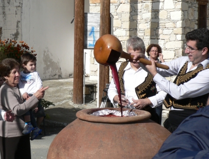 Праздник виноградной лозы на Кипре Праздник виноградной лозы на Кипре